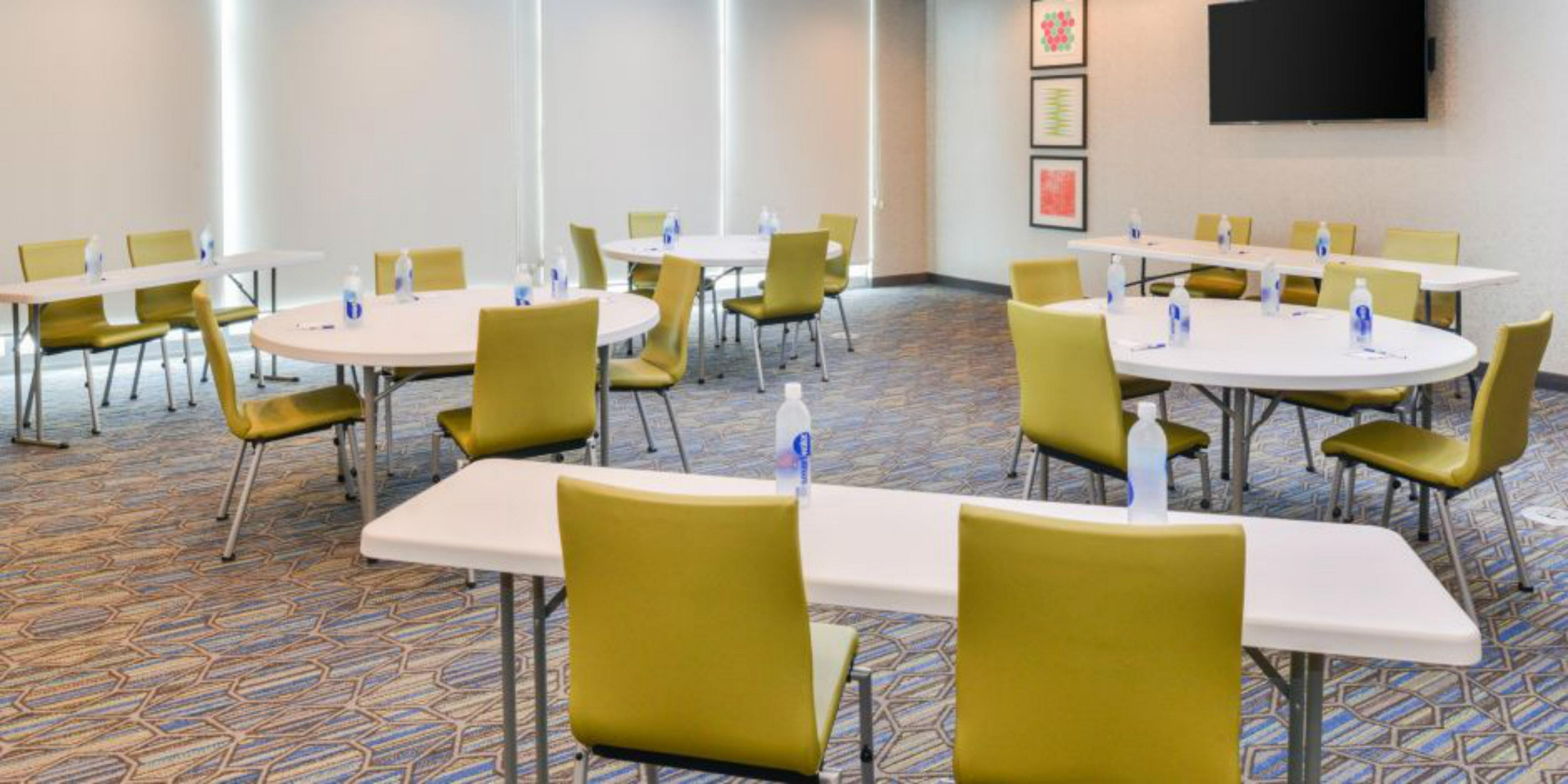 Holiday Inn Express - Alliance By Ihg Экстерьер фото