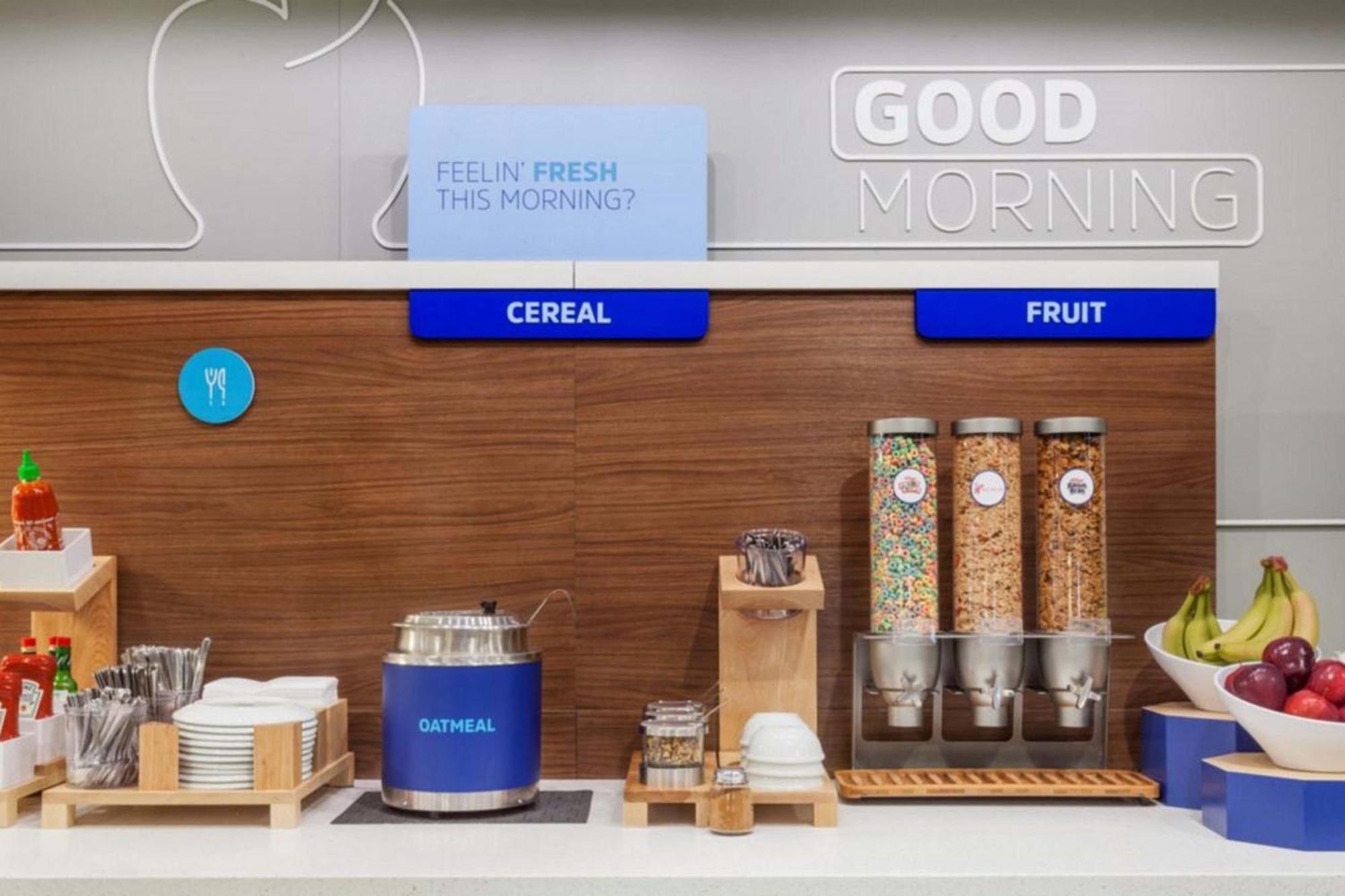 Holiday Inn Express - Alliance By Ihg Экстерьер фото